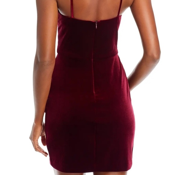 NWT AQUA Burgundy Velvet Sleeveless Ruched Body Zip Back Mini Dress Size 6 - Picture 2 of 6